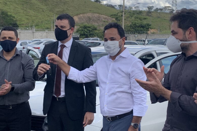 Marco Antônio entrega dois carros à Polícia Civil e afirma que dará pronta resposta à carência da corporação