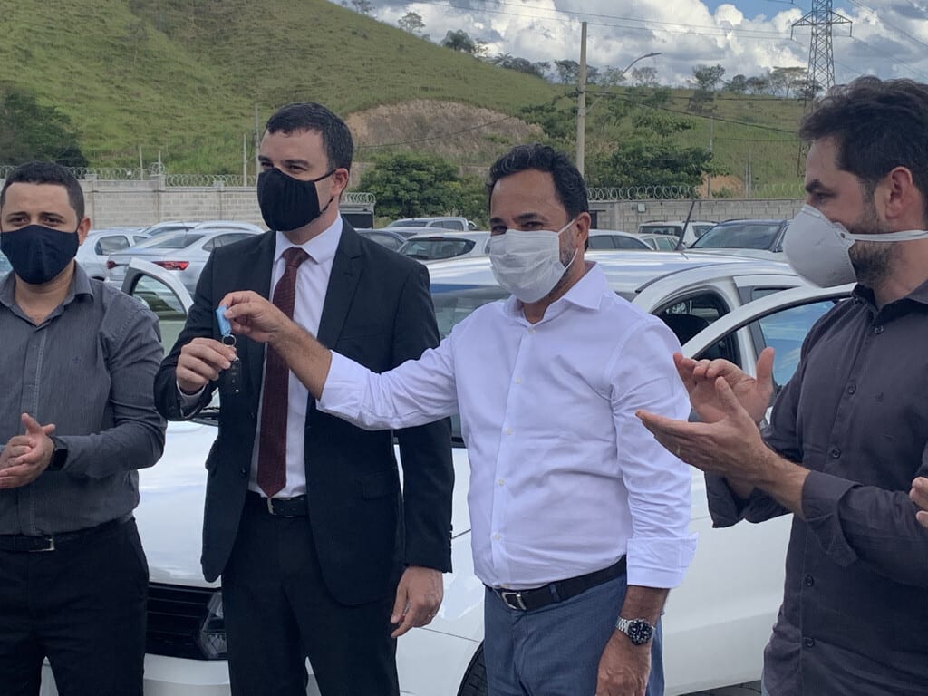 Marco Antônio entrega dois carros à Polícia Civil e afirma que dará pronta resposta à carência da corporação