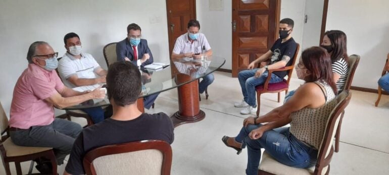 Prefeito de Monlevade recebe lojistas que protestam contra Onda Roxa