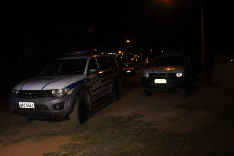 Homem fica em estado grave após ser baleado durante a madrugada