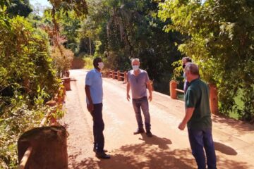 Há mais de um ano paralisadas, obras na estrada do Peti são vistoriadas