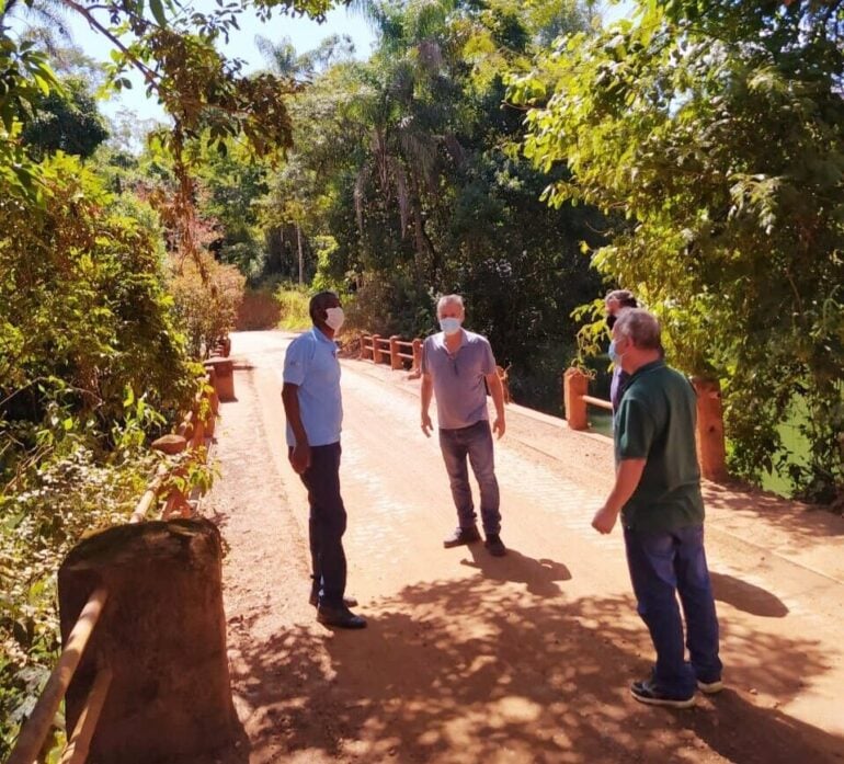 Há mais de um ano paralisadas, obras na estrada do Peti são vistoriadas