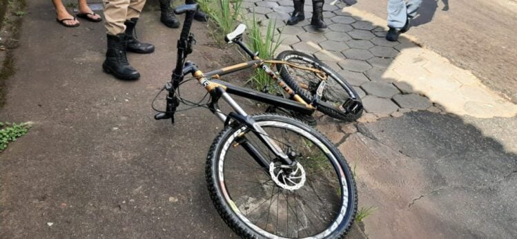 Ciclista fica ferido em colisão com carro no bairro Hamilton