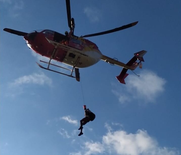 Dupla se perde em trilha e é resgatada de helicóptero
