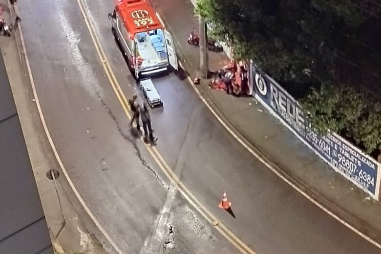Colisão entre motos deixam duas pessoas feridas em Itabira
