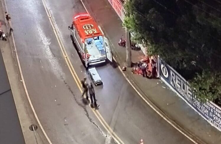 Colisão entre motos deixam duas pessoas feridas em Itabira
