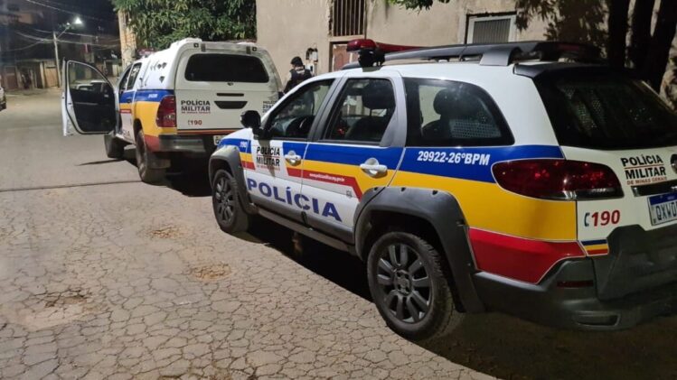 Homem baleado no São Bento é socorrido por policiais