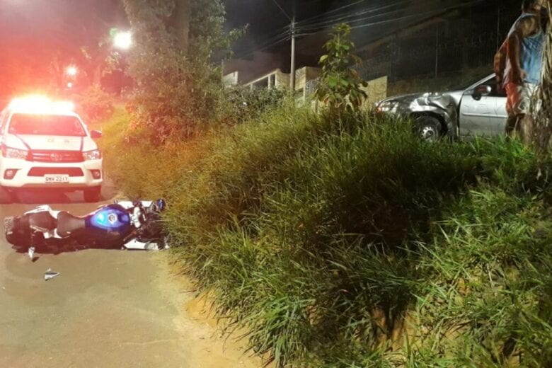 Motociclista fica ferido em colisão com carro na avenida das Rosas