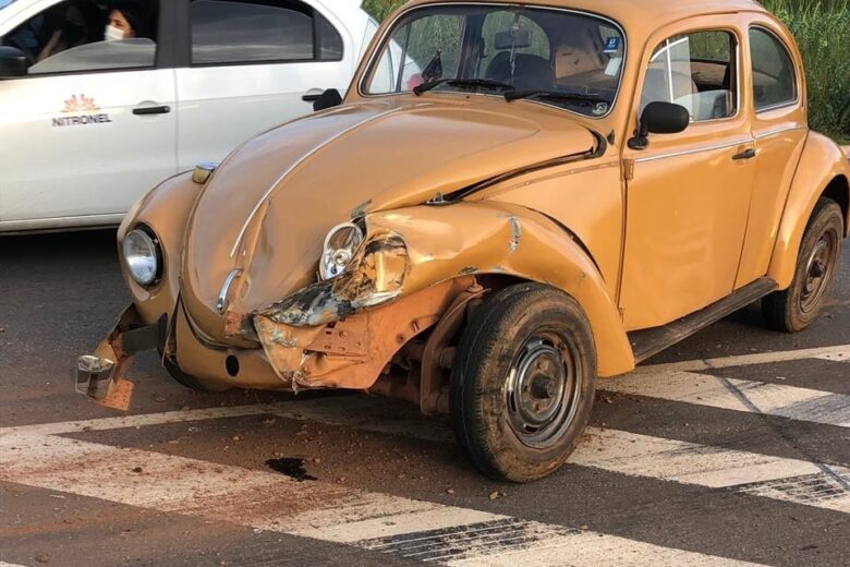 Motociclista fratura a perna em colisão com carro na MG-129