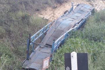 Motorista morre em acidente com carreta na BR-251 em Minas