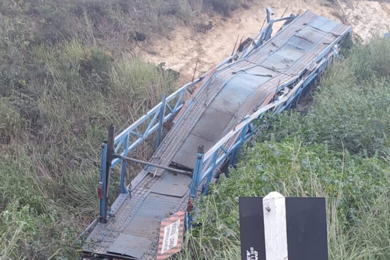 Motorista morre em acidente com carreta na BR-251 em Minas