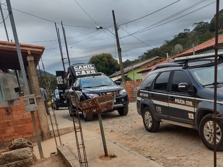 Suspeitos de tráfico são detidos durante operação da Polícia Civil