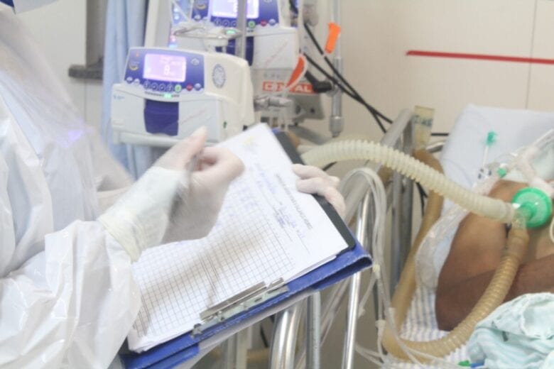 Brasil chega a 400 mil mortos por Covid; terceira onda ainda é um risco