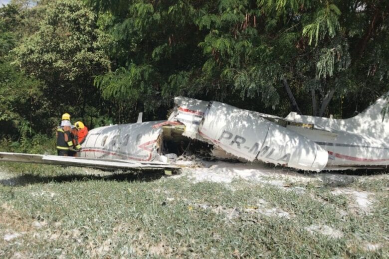 Acidente com avião mobiliza bombeiros no aeroporto da Pampulha