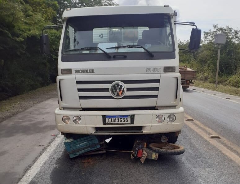Motociclista morre ao bater de frente com caminhão na BR-251