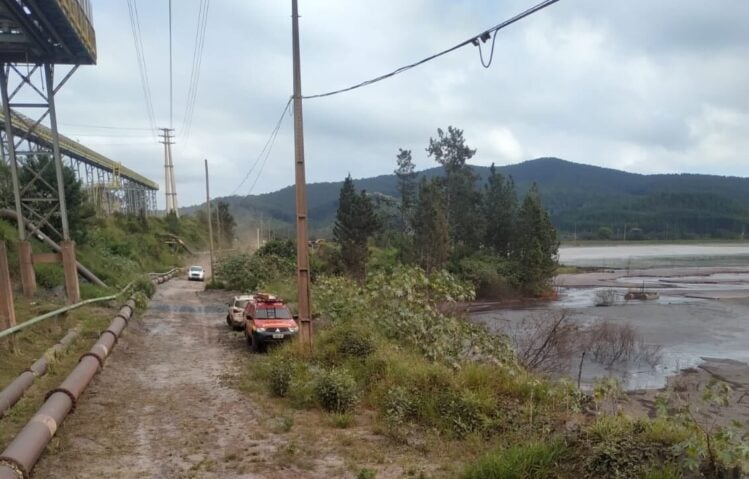 Bombeiros entram no 3º dia de buscas na área de rejeito da Vale