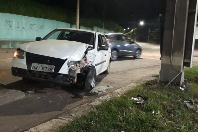 Mulher fica ferida em acidente e motorista é preso por embriaguez