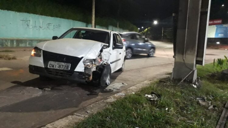 Mulher fica ferida em acidente e motorista é preso por embriaguez