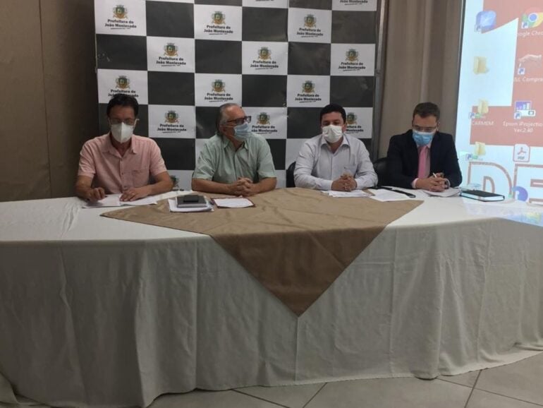 “Temos uma ótima relação com os comerciantes”, diz Laércio em coletiva