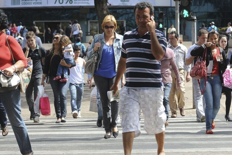 IBGE estima que desempregados no Brasil são 14,4 milhões