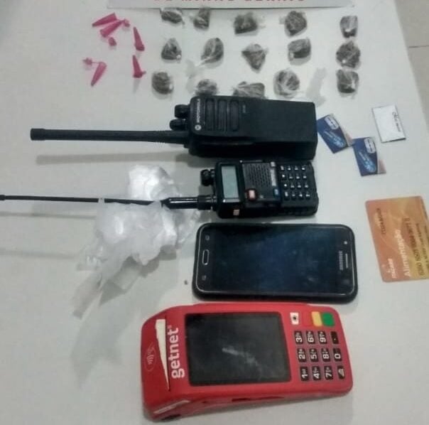 Operação no Gabiroba termina com apreensão de drogas, mas suspeitos foragidos