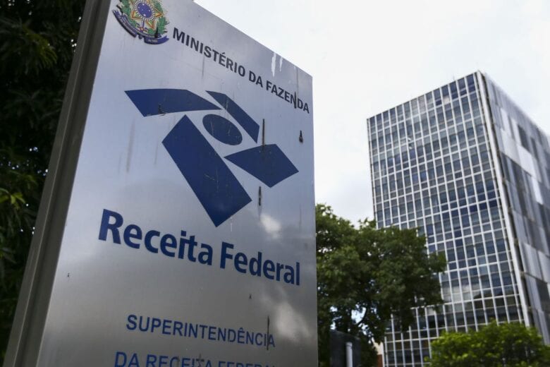 Arrecadação federal de impostos atinge R$ 251 bilhões em janeiro