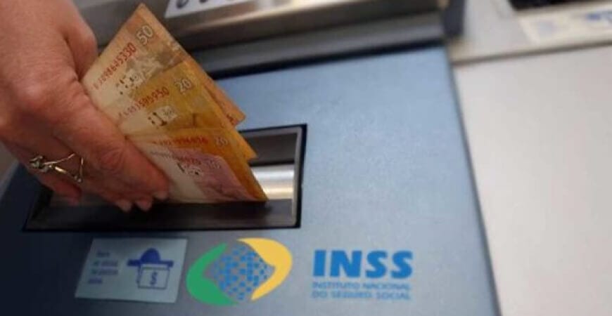 Antecipação do 13º salário de aposentados sai em breve, diz Guedes