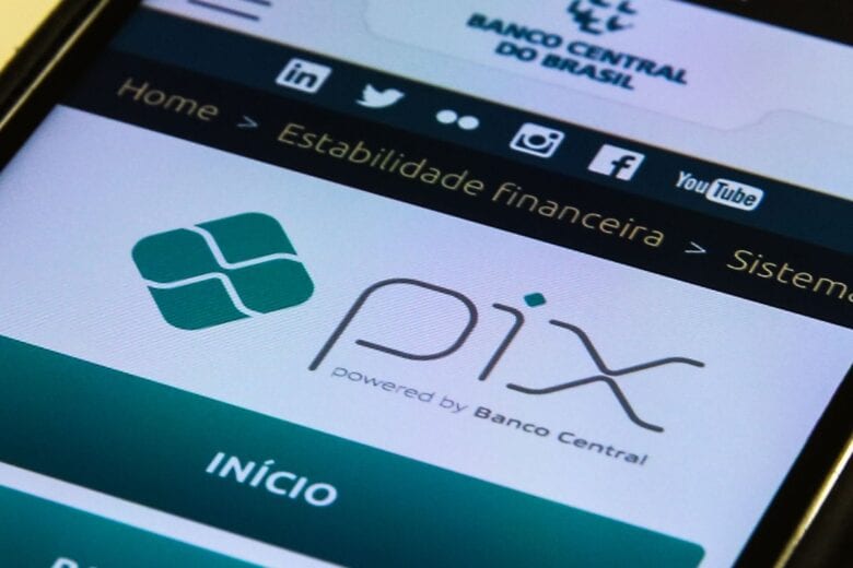 Aneel obriga distribuidoras a oferecer Pix para pagar contas de luz