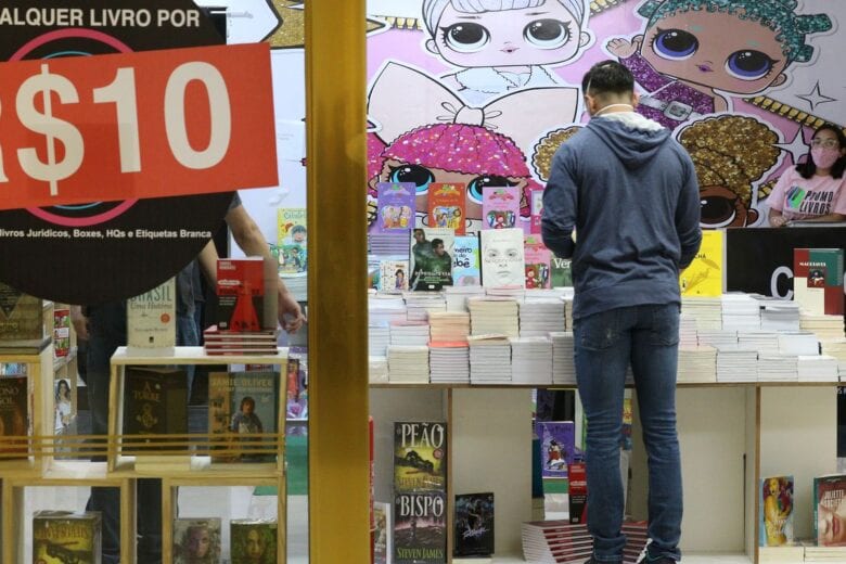 Comércio cresce 1,2% em julho e atinge patamar recorde, diz IBGE