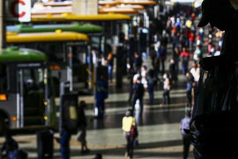 IBGE estima que desempregados no Brasil sejam 14,4 milhões