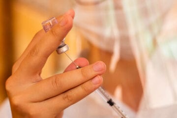 Mais de 700 mil doses de vacinas contra covid-19 chegam hoje, ao estado