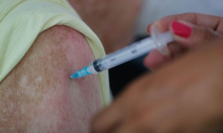 Vacinação para quem tem 62 anos começa hoje em João Monlevade