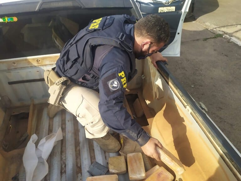 Polícia Rodoviária Federal apreende 15 kg de pasta base de cocaína