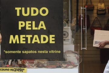 Confiança dos empresários do comércio cai 1,2% em maio, diz CNC
