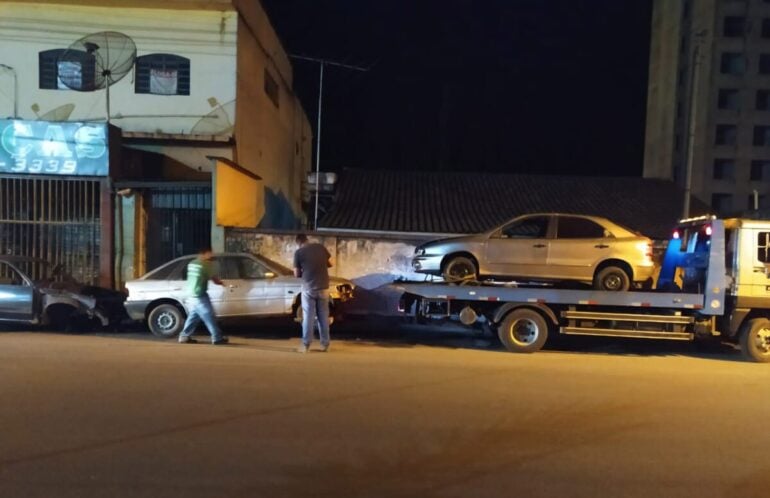Prefeitura de Monlevade faz operação para retirada de carros abandonados das ruas