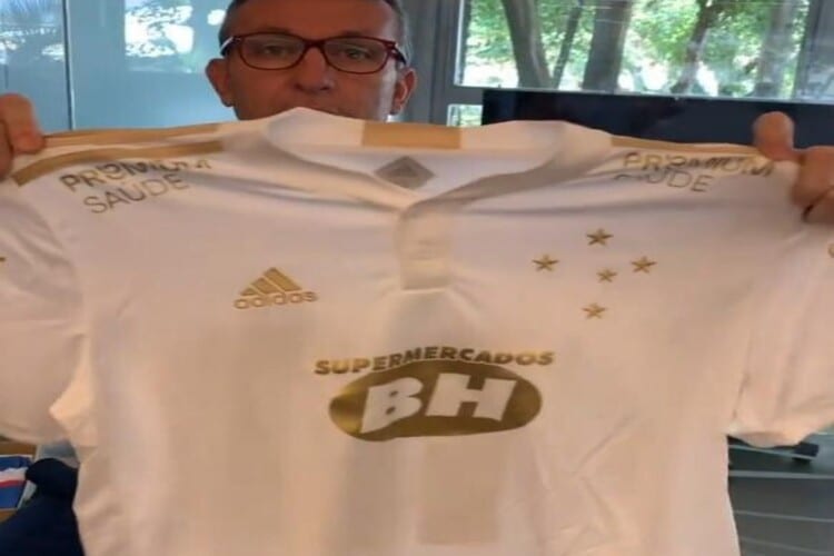 Neto vira sócio-torcedor do Cruzeiro e apresenta nova camisa branca