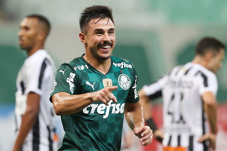 Palmeiras vence clássico, elimina Santos e mantém chances no Paulistão