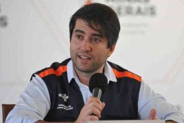 Professores em Minas Gerais devem ser vacinados em junho, diz secretário