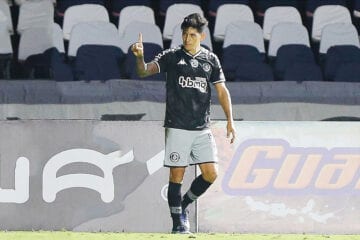 Em tarde de Cano, Vasco vence Madureira e vai à final da Taça Rio