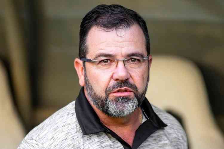 Estado de saúde melhora e Enderson Moreira é transferido ao quarto