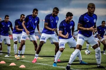 Rival do Cruzeiro na estreia da Série B vive crise e procura novo técnico