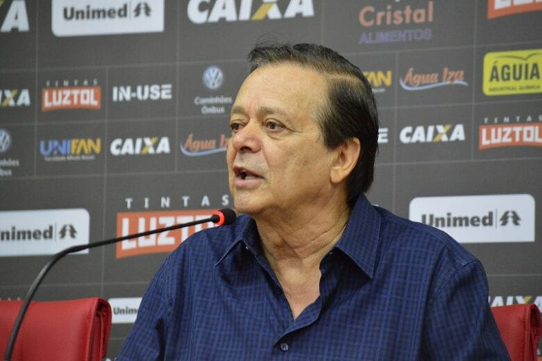 Dirigente do Atlético-GO rebate Casagrande: ‘Viciado, não respeita a vida’