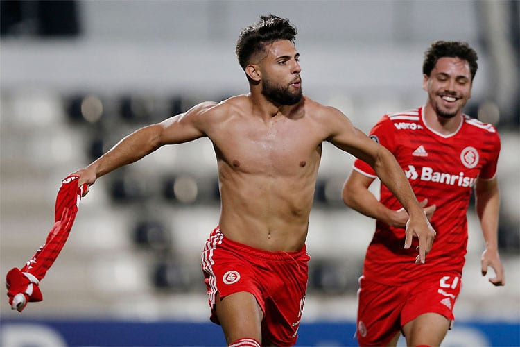 Internacional sofre, mas vence o Olimpia fora de casa pela Libertadores
