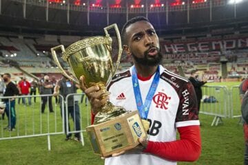 Ceni faz coro para Gerson desistir de trocar Flamengo pelo Olympique