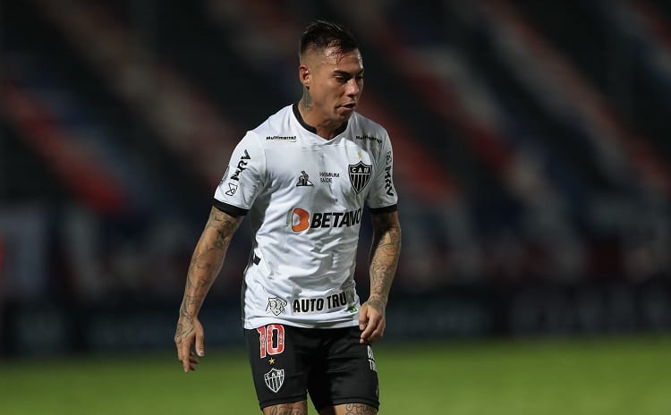 Atacante Eduardo Vargas, do Atlético, é convocado pela Seleção Chilena