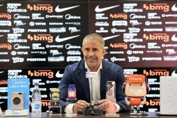 Sylvinho fala em recuperar veteranos no Corinthians