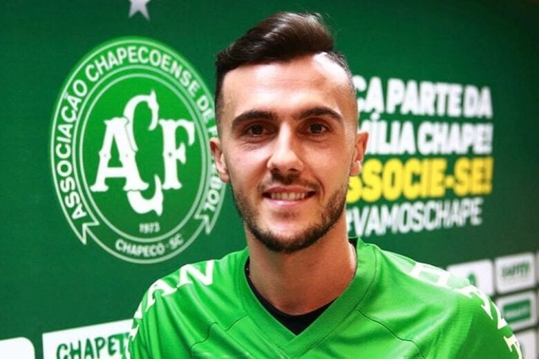 Ex-jogador da Chapecoense deixa UTI após complicações da COVID-19
