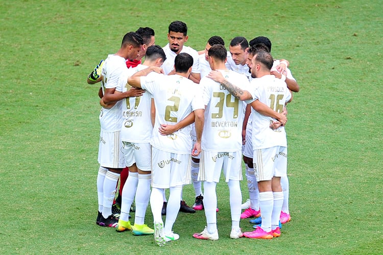 Mano a mano: torcida do Cruzeiro vê time de 2021 melhor que o de 2020