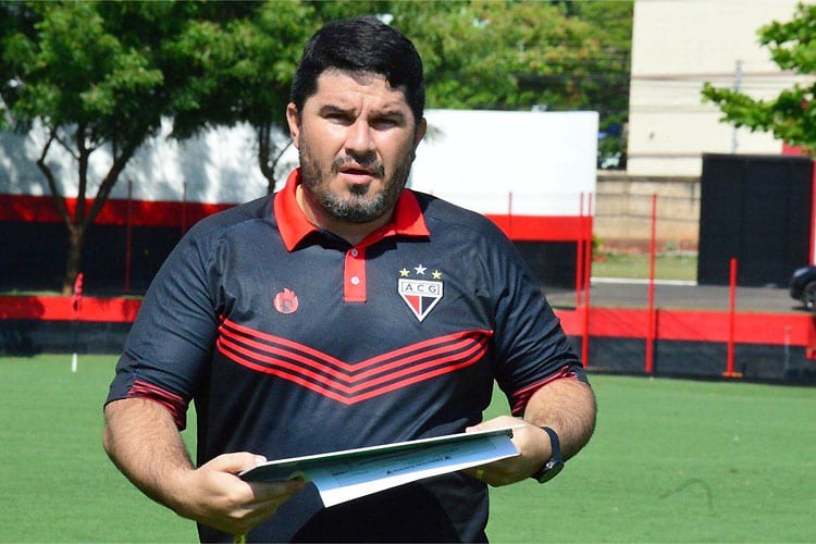Após quase dois anos, Eduardo Barroca volta a comandar o Atlético-GO