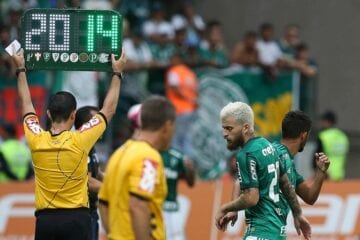 Regra de cinco trocas por jogo seguirá valendo até a Copa de 2022